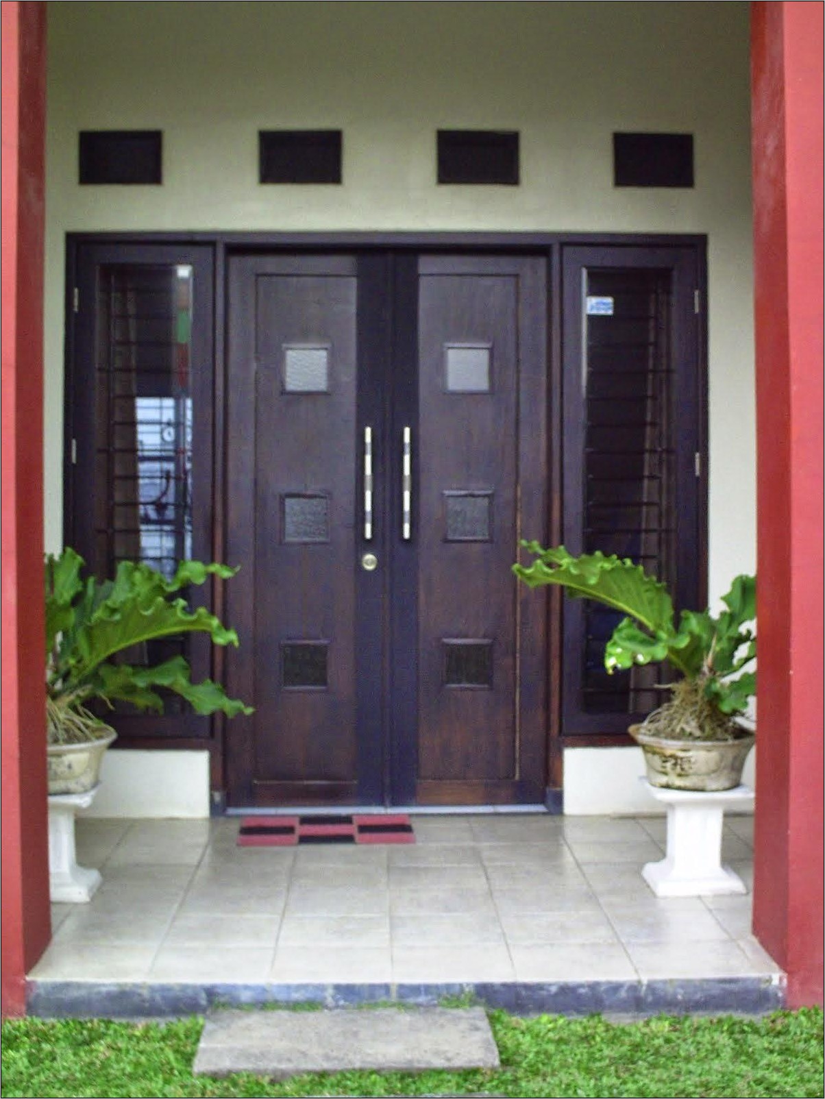 Pintu Depan Rumah Minimalis 2 Pintu